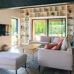 Panoramic Retreat With Pool Dom wakacyjny Sjolund