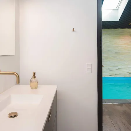 Panoramic Retreat With Pool * Sjolund