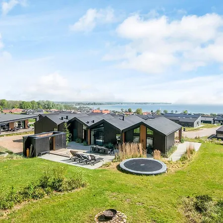 בית נופש Panoramic Retreat With Pool Sjolund