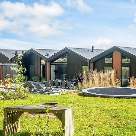 Panoramic Retreat With Pool Sjolund